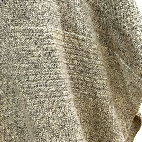 Steve Madden Turtleneck Poncho Sweater Marled Oatmeal OSFM One Size Open Sleeve - Picture 2 of 9